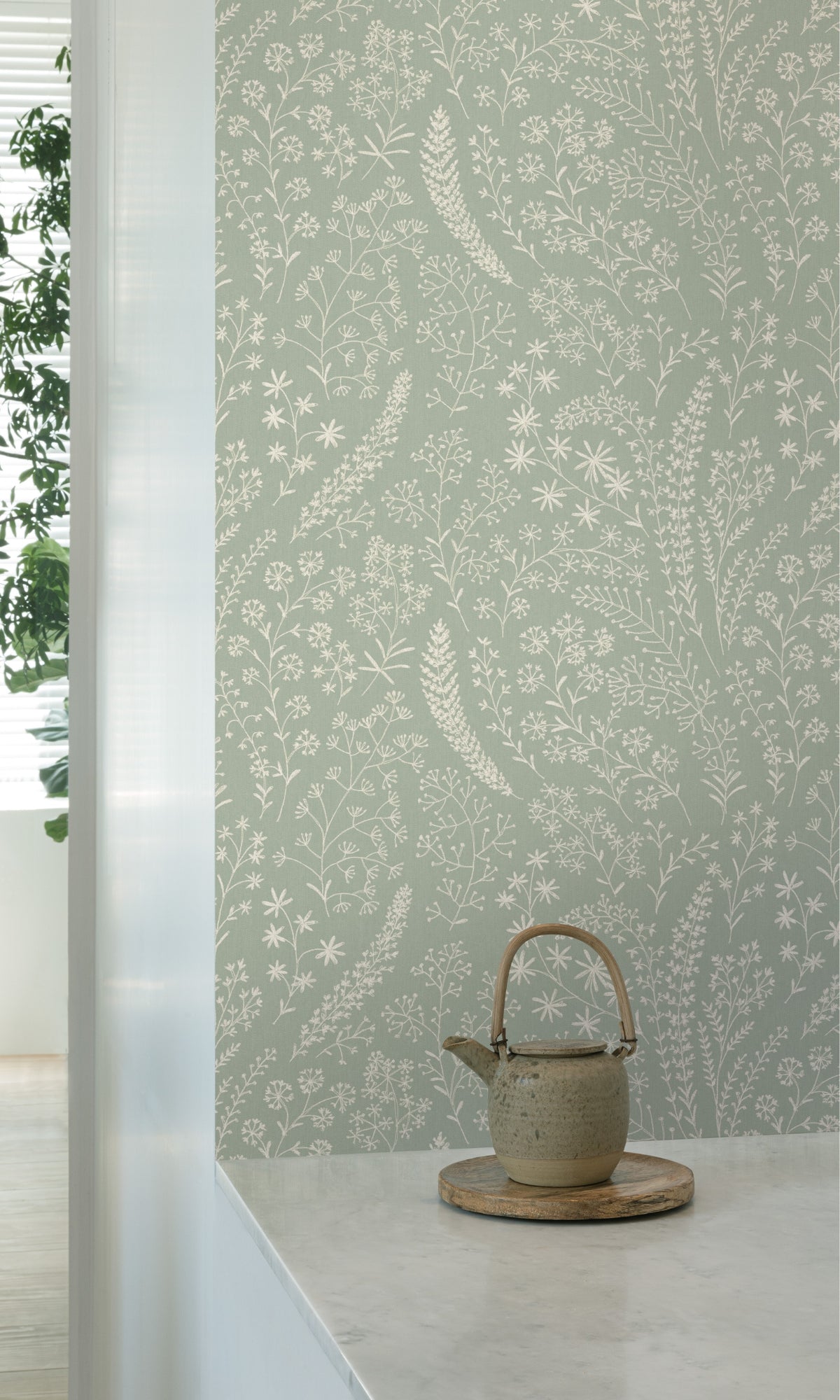 Exquisite Green Whimsical Palm Leaf Trail Tropical Wallcovering R8391