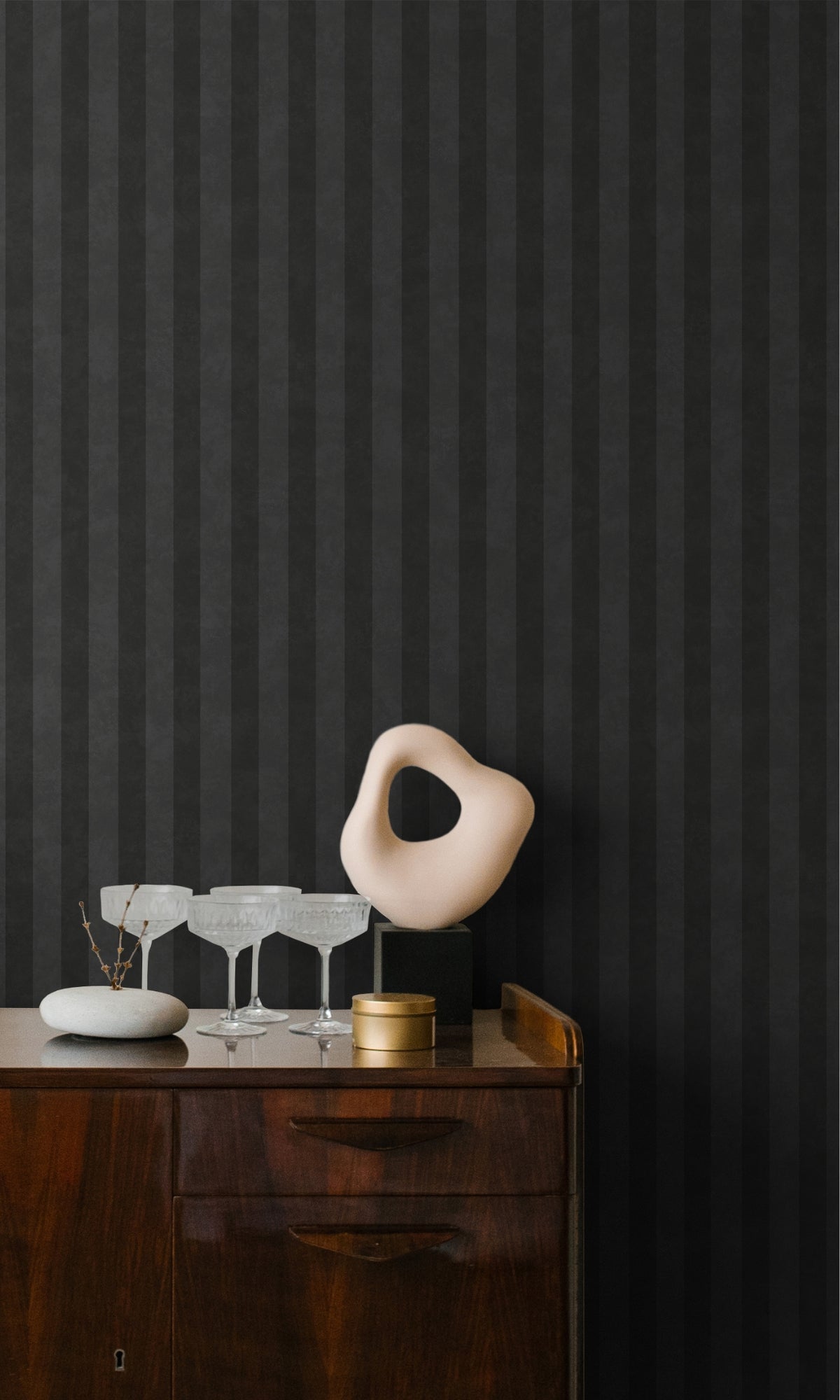 Charcoal Minimalist Geometric Striped Wallpaper for Modern Spaces R8981