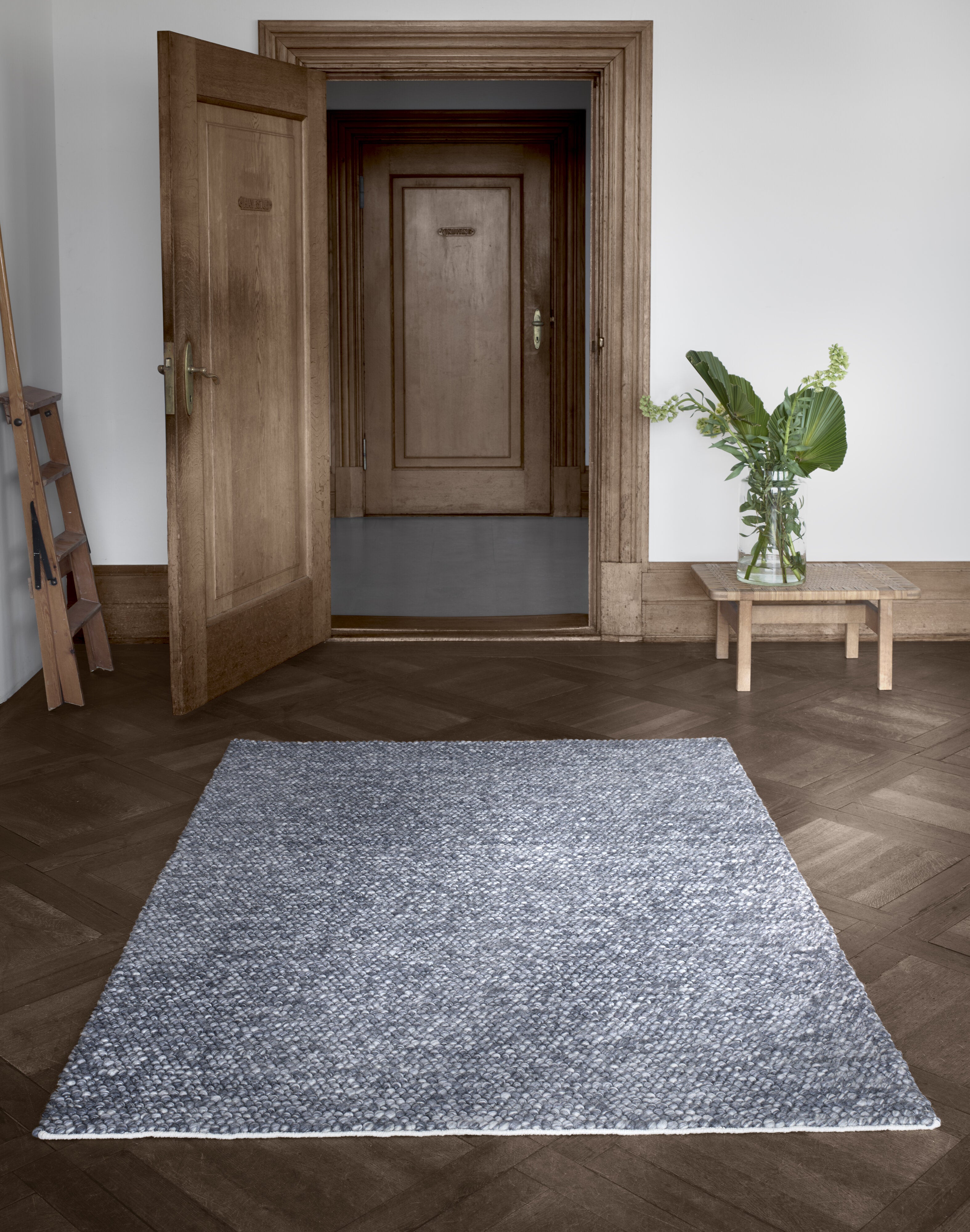Walls Republic: Contemporary Hand - woven Artisanal Ball Weave Area Rug Collection from India in Size 140 cm x 200 cm for Modern Elegance