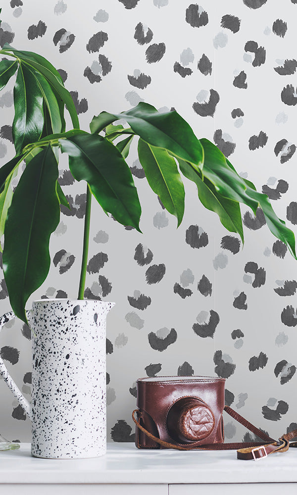 Scandinavian Style Grey Painted Leopard Print Wall Wallpaper R6454