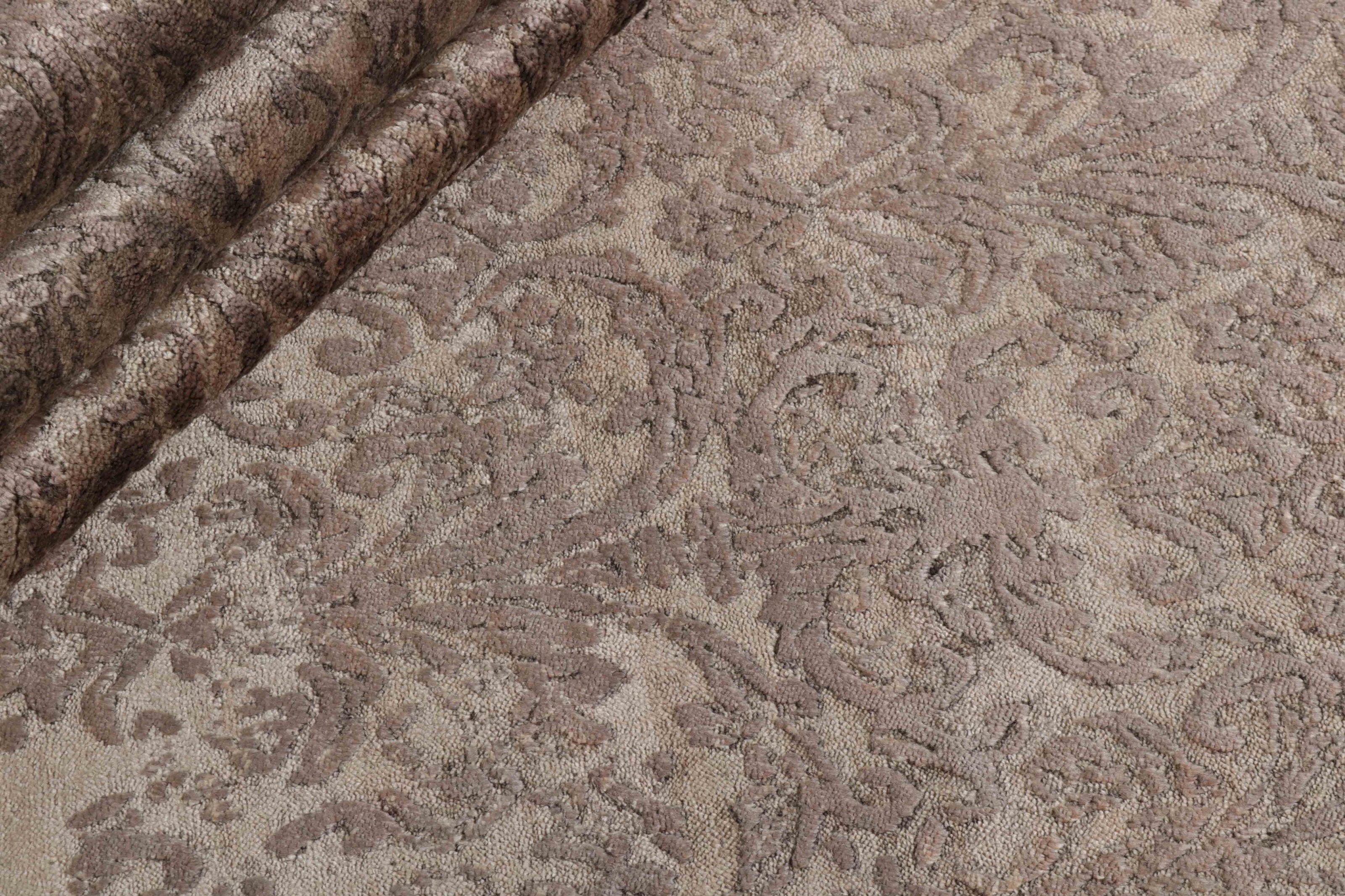 Kashmir Hand - Knotted Damask Rugs: Timeless Design, 250 cm x 307 cm