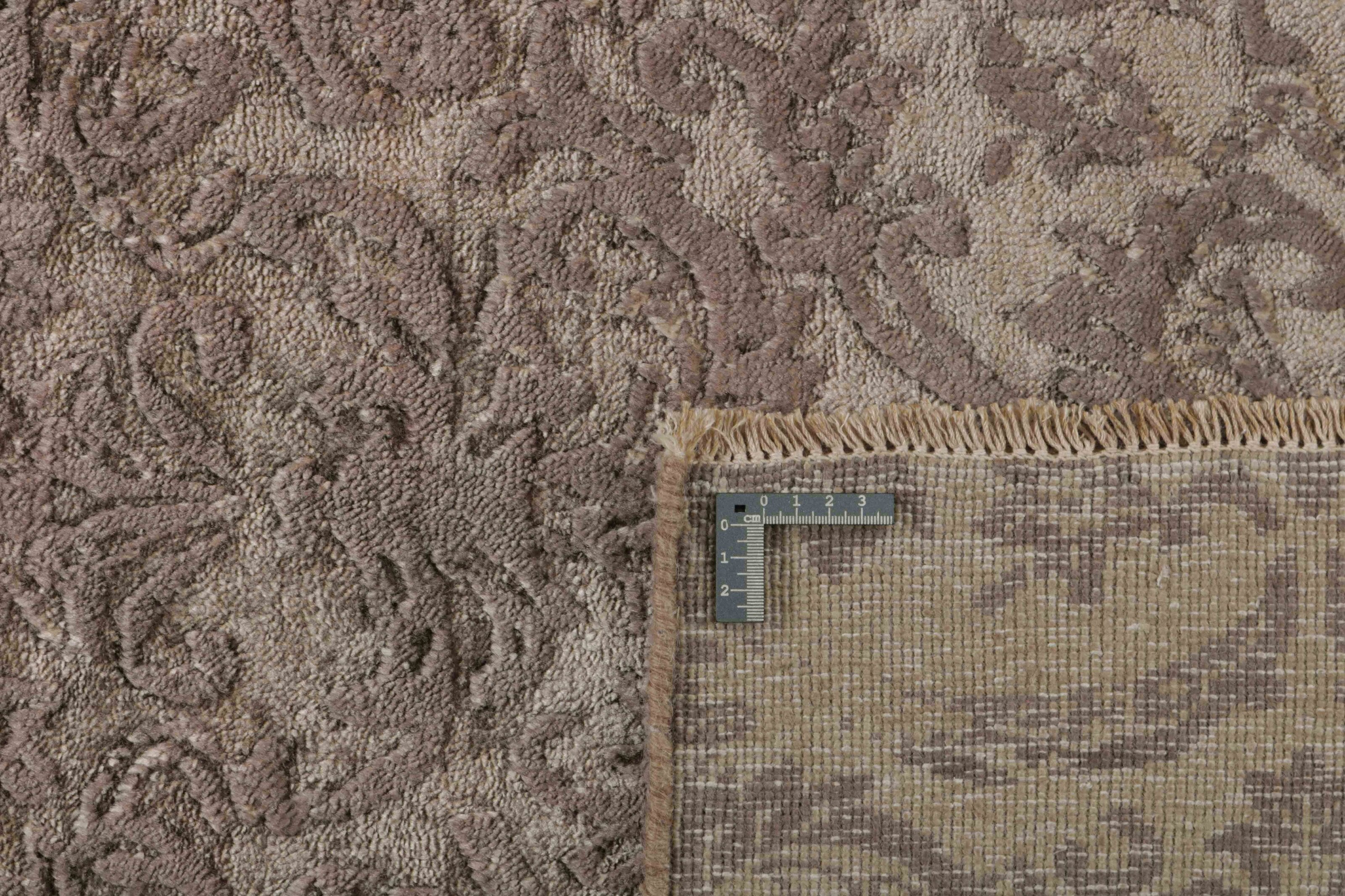 Kashmir Hand - Knotted Damask Rugs: Timeless Design, 250 cm x 307 cm